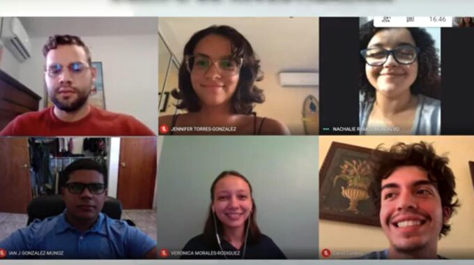 Foto De Grupo De Estudiantes