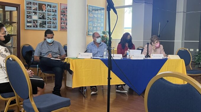 (Foto) De Izquierda A Derecha: Sr. Emanuel López Vargas, Sr. Francisco Valentín, Srta. Danellis M. Barreto Y Sra. Ana E. Cuebas