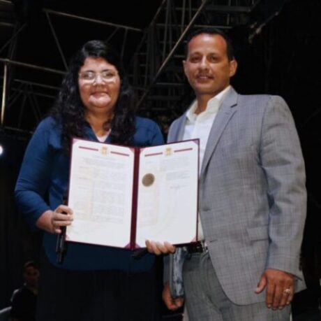 Doctora Sonia Rivera González, Rectora de la Universidad de Puerto Rico en Aguadilla Honorable Julio Roldán Concepción, alcalde del Municipio de Aguadilla